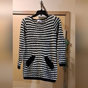 **Chic Black and White Striped Sweater with Pockets - Size S**